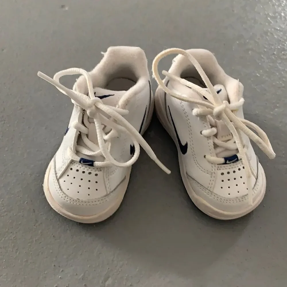 Nike sneakers 👟